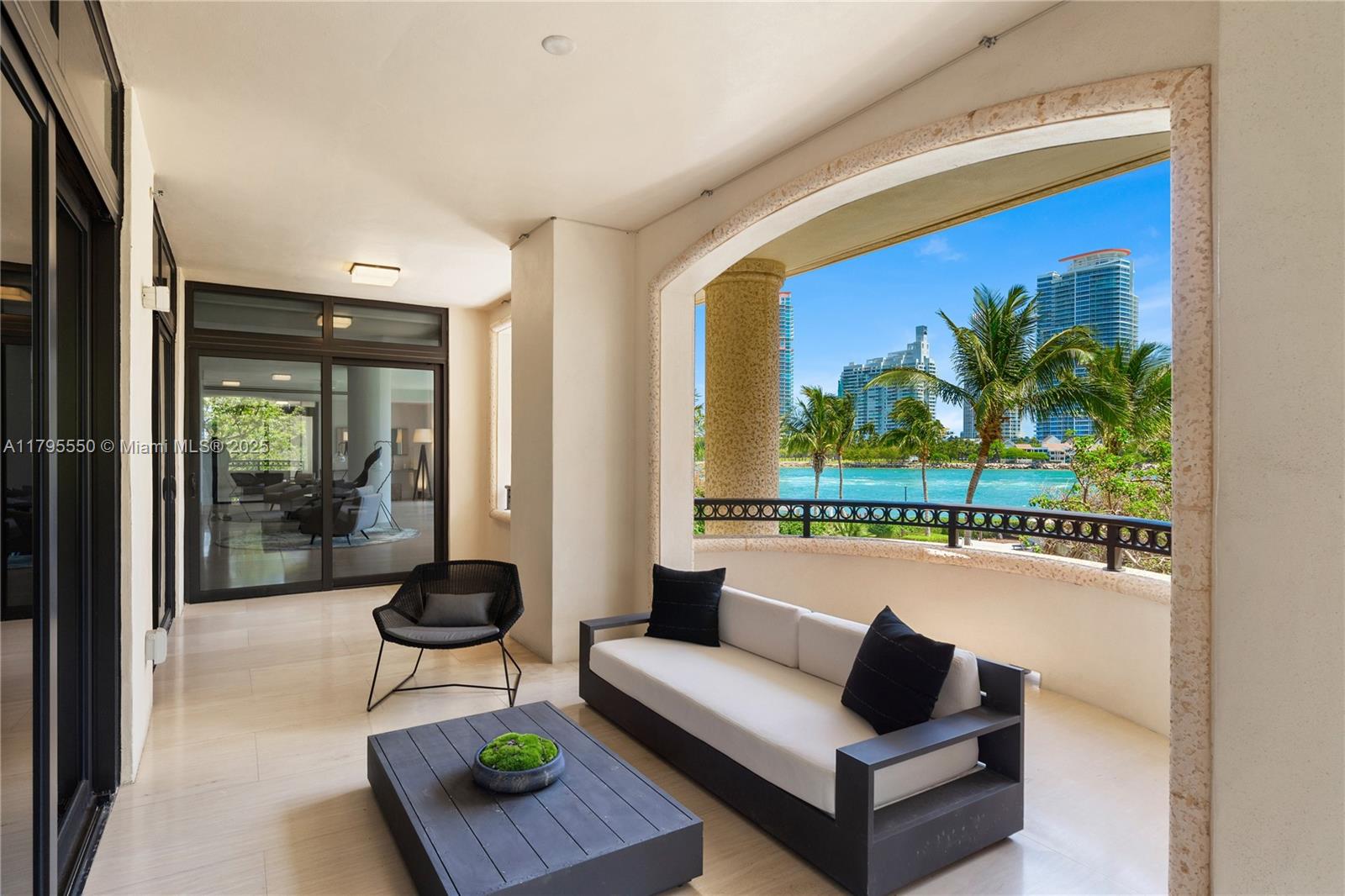 PALAZZO DEL SOL/DELLA LUN — 7025 FISHER ISLAND DR #7025