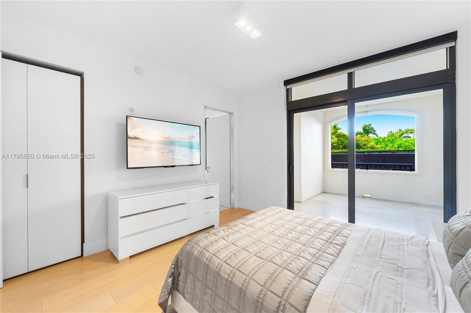 7025 FISHER ISLAND DR #7025