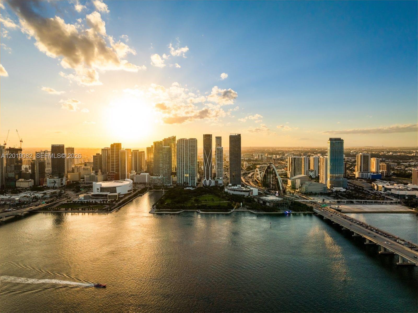 ONE THOUSAND MUSEUM CONDO — 1000 BISCAYNE BLVD #5101