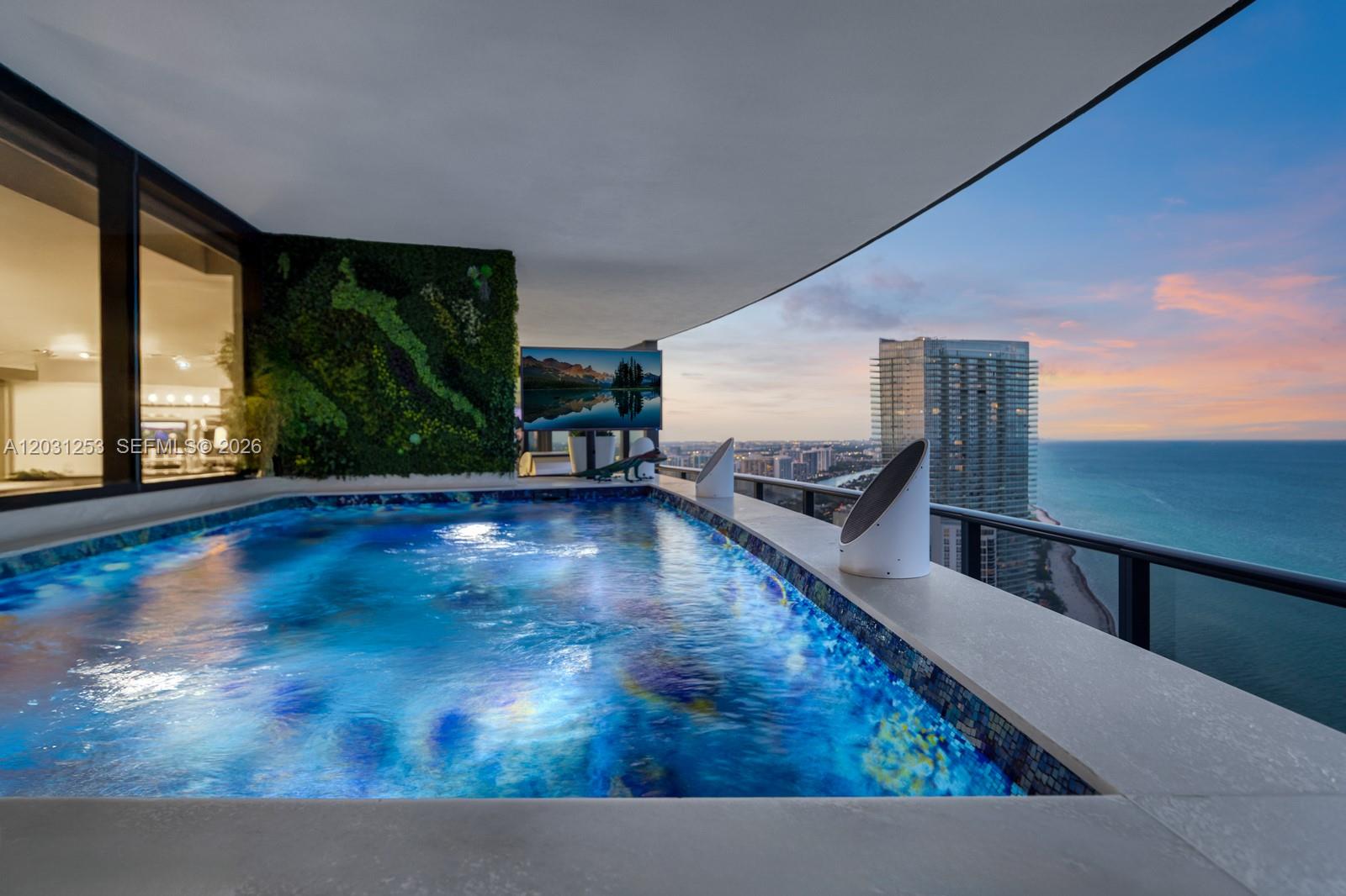 18555 COLLINS AVE #4405