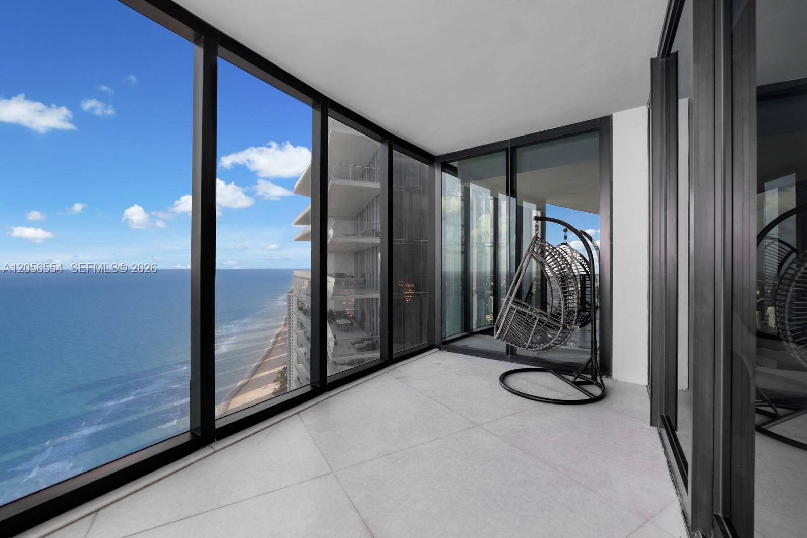 18555 COLLINS AVE #5201